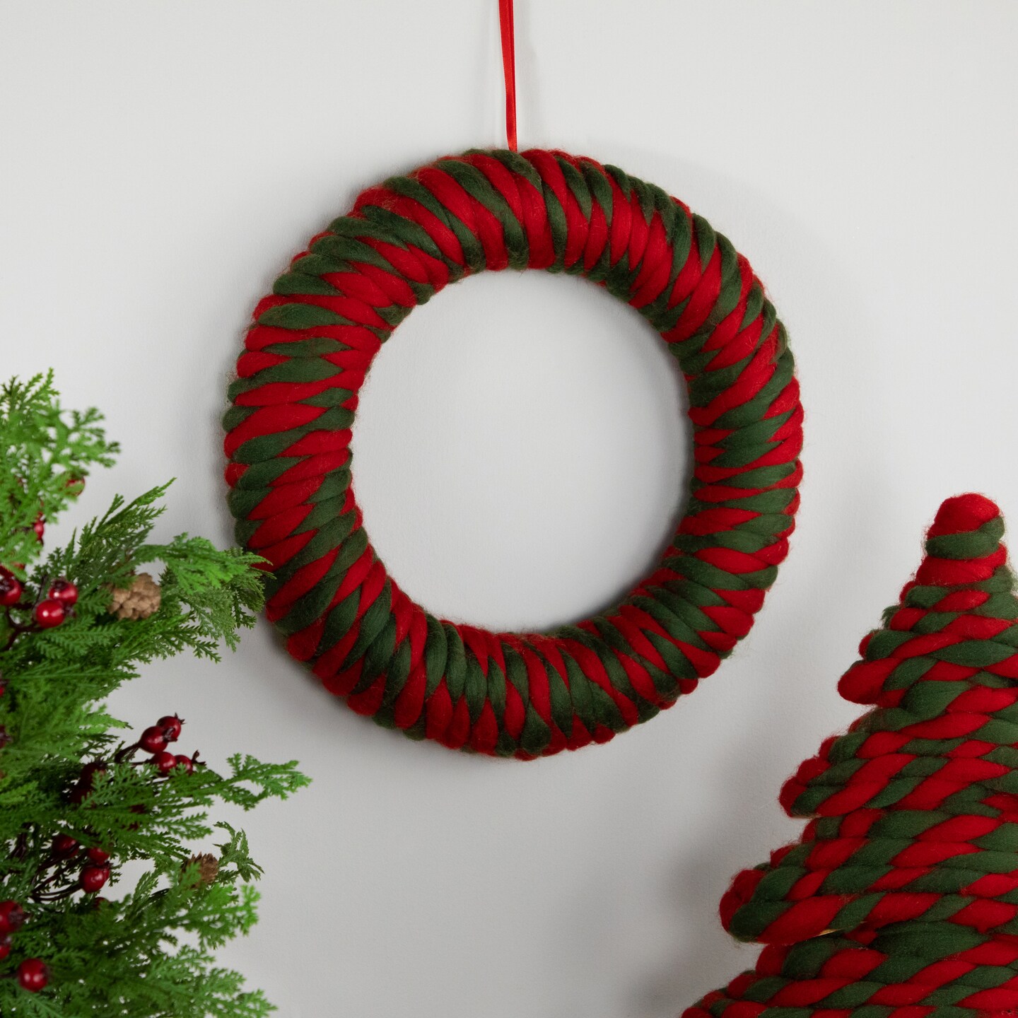 Northlight Twisted Yarn Plush Christmas Wreath - 13.5" - Unlit