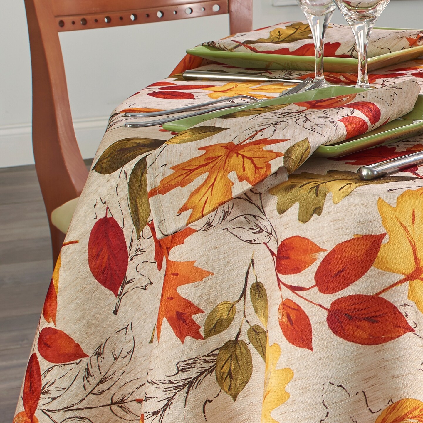 Threadmade Home Autumn Leaves Fall Printed Tablecloth, Multicolor - 70"W x 70"L Round