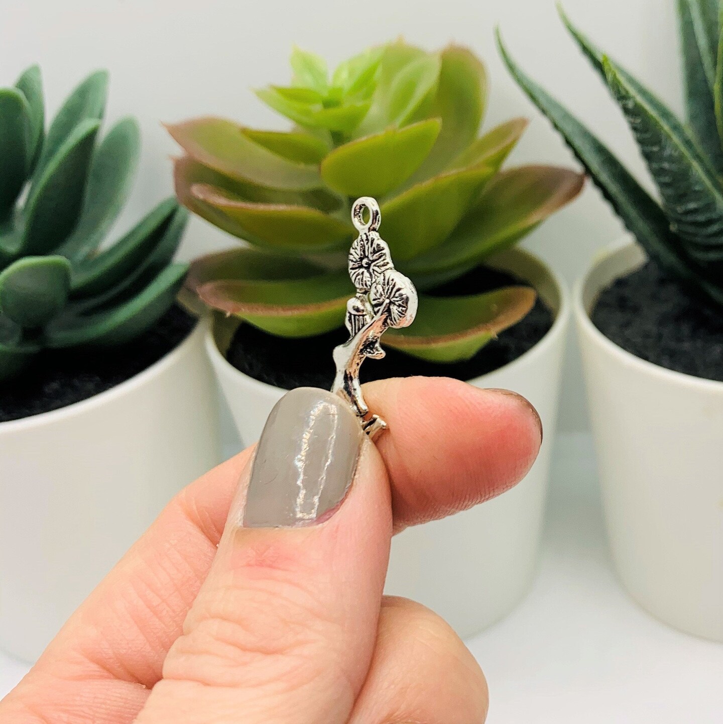 4, 20 or 50 Pieces: Silver Cheerleader with Pom Poms Charms