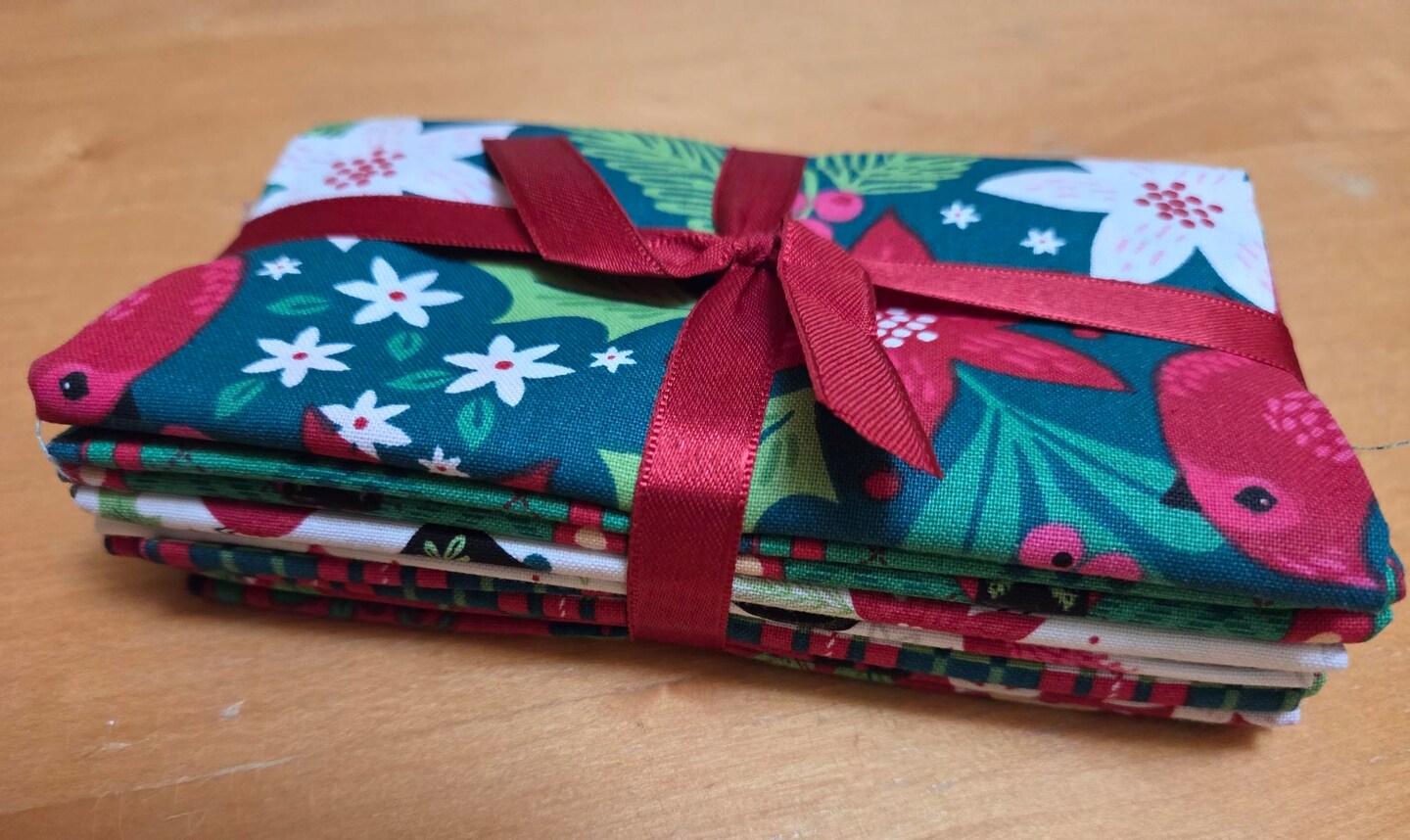 Holiday Wonder Fat Quarter Bundle 5 pc 18&#x22;x21&#x22;