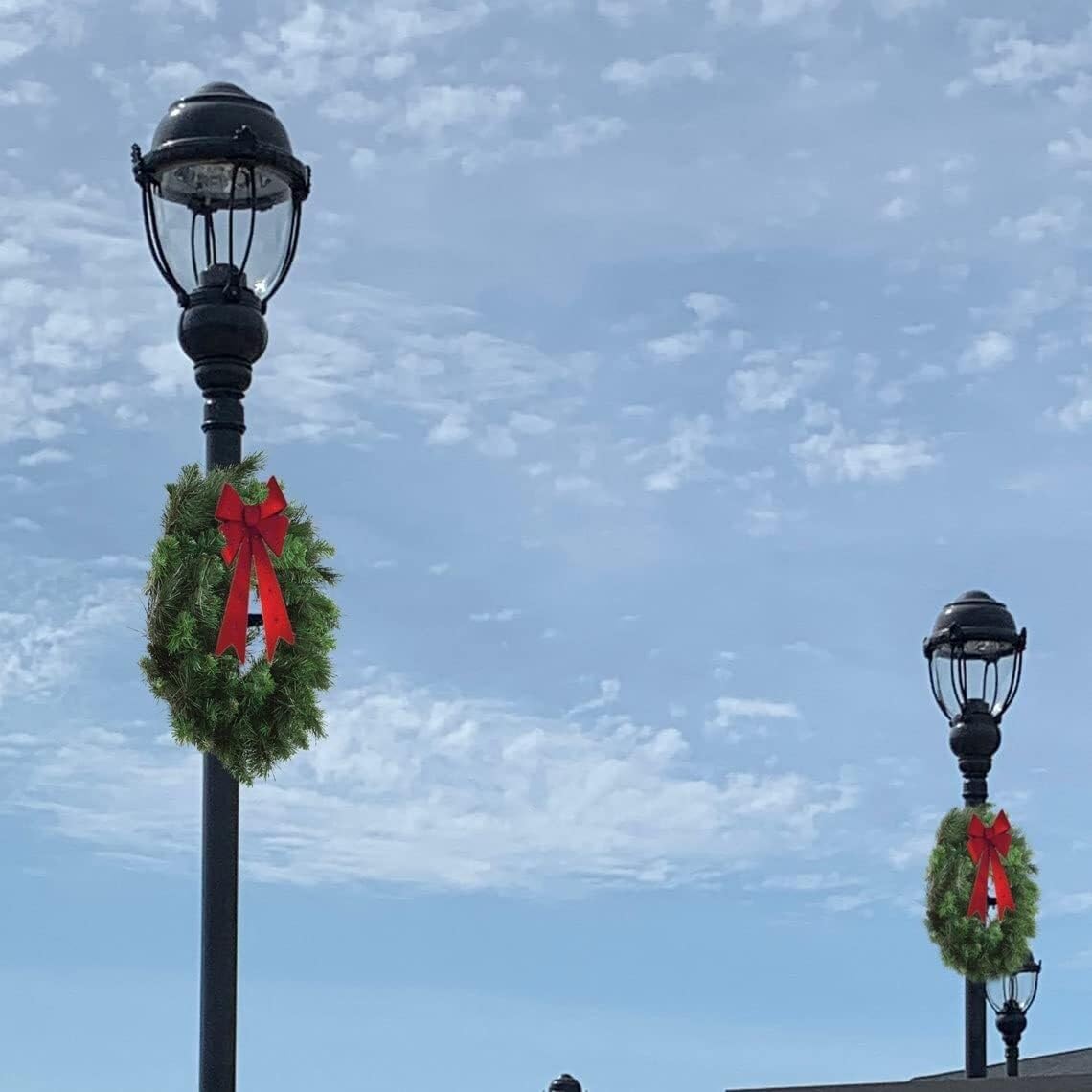 Deluxe 20-Inch Evergreen Pine Wreath, Handcrafted, Festive Holiday D&#xE9;cor, Ready to Hang, Home or Office Xmas Decoration