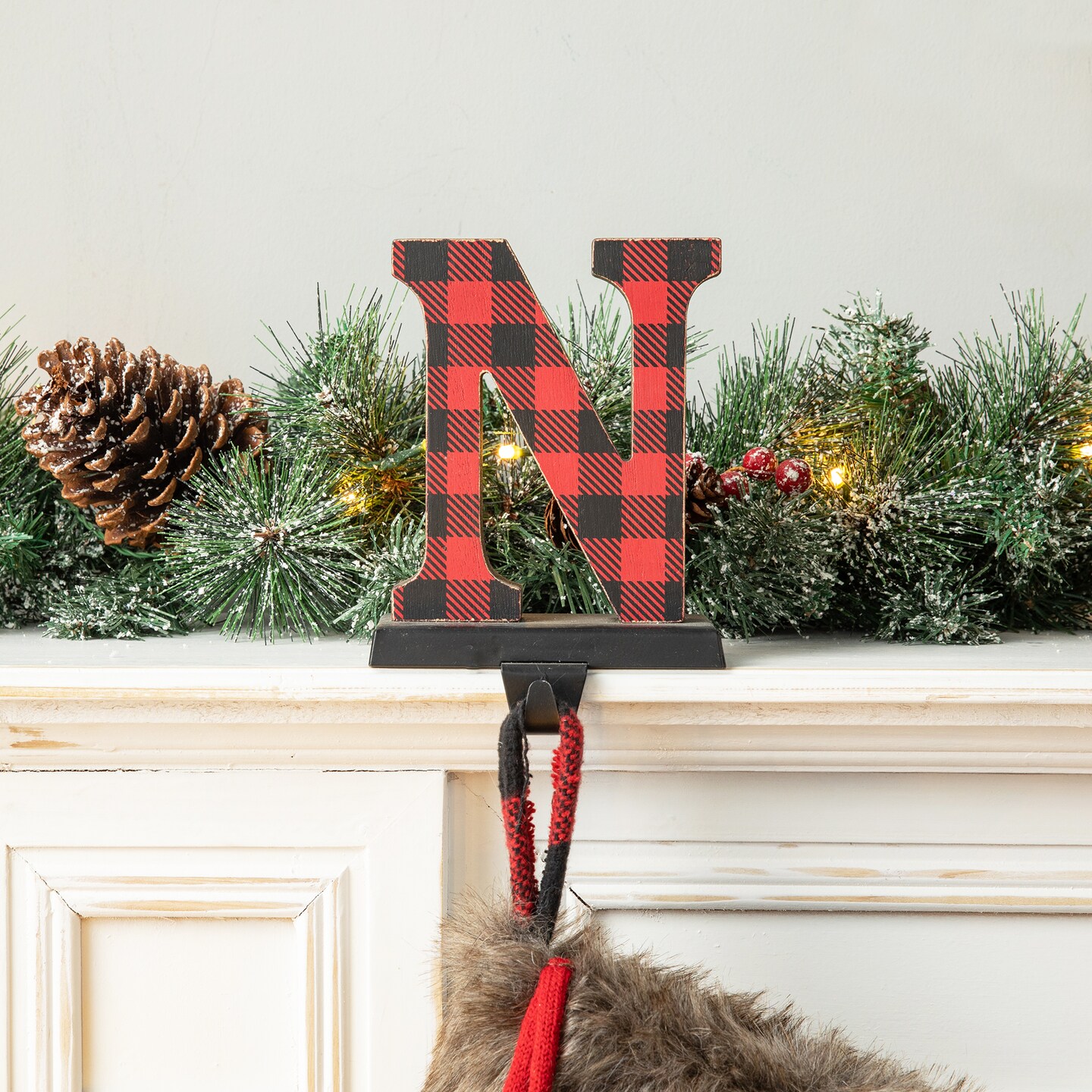 5.91&#x201C;H Wooden/Metal &#x22;NOEL&#x22; Stocking Holder Set