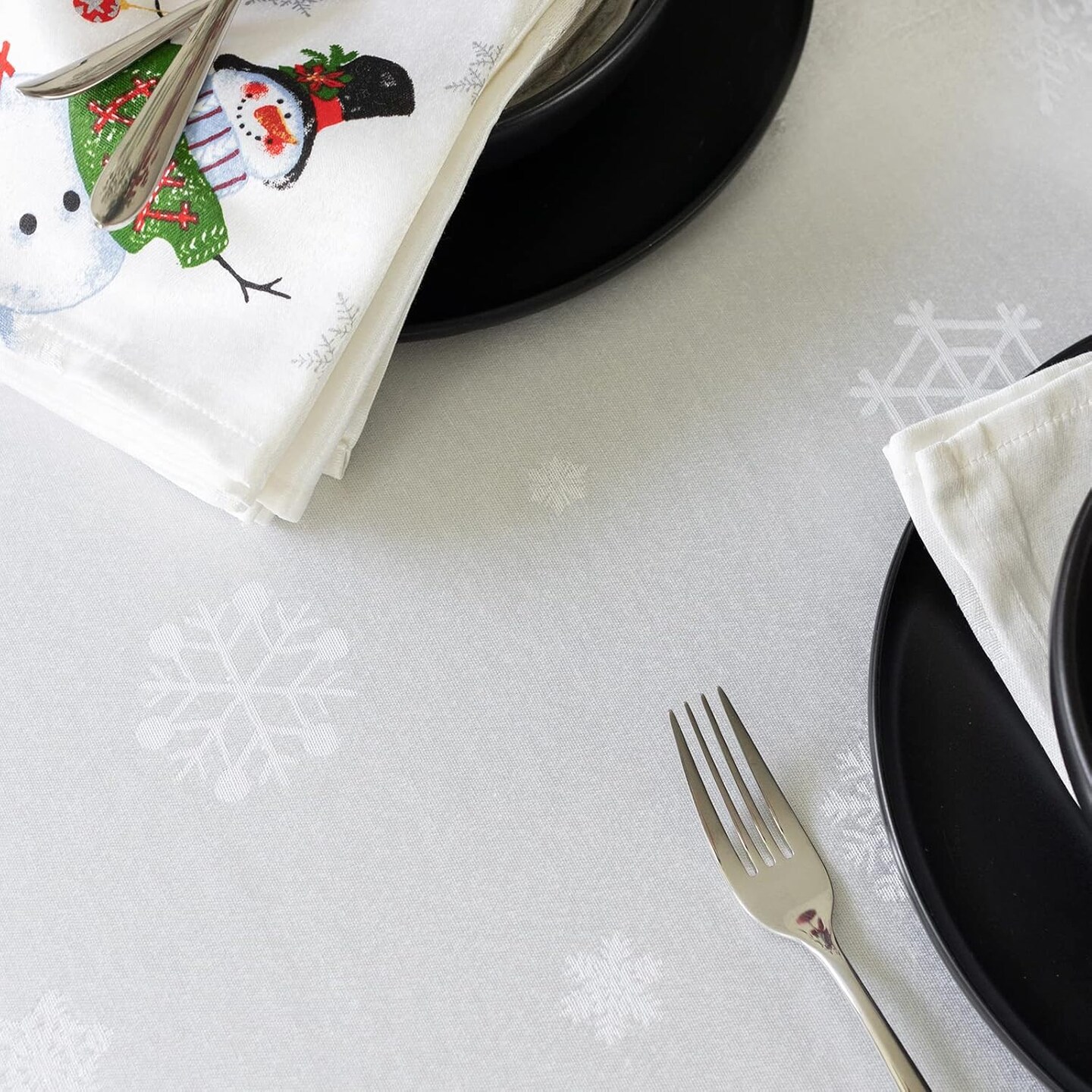 Believe Snowman Engineered Printed Jacquard Fabric Christmas Table Cloth, Christmas Tablecloth for All Winter and Holiday (60&#x22; x 104&#x22; Rectangular, Believe Snowman)