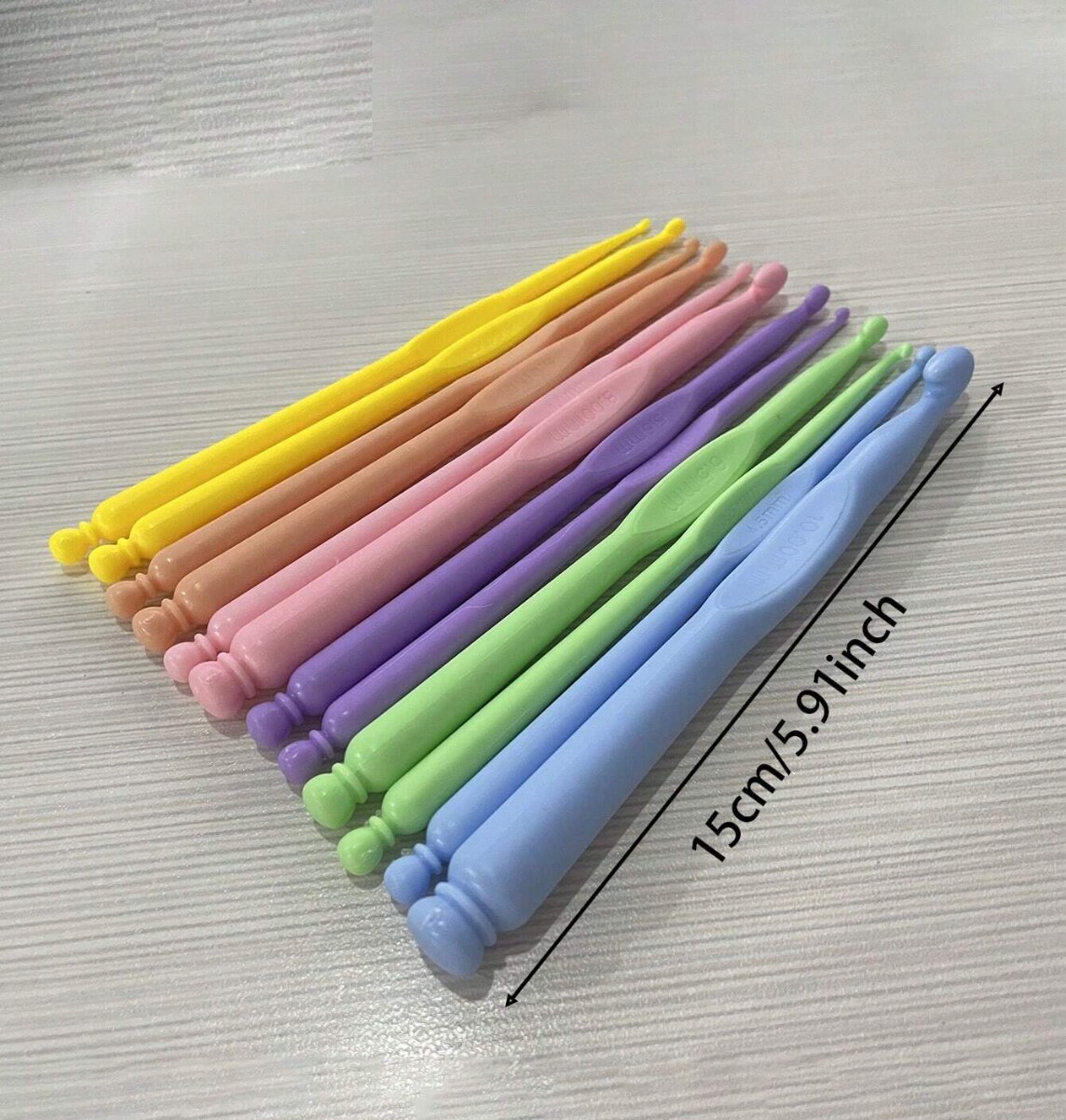 12Pcs Colorful Crochet Hooks Set – Random Color – Soft Grip Ergonomic Knitting Needles for Yarn, DIY Weave & Sewing Craft – Beginner Crochet Kit