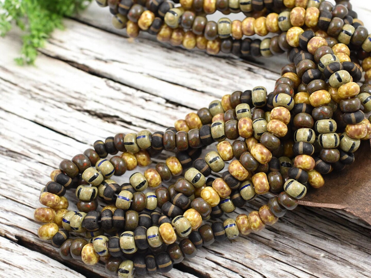 1/0 Aged Burgandy Striped Picasso Mix Seed Beads (20&#x22; Strand)