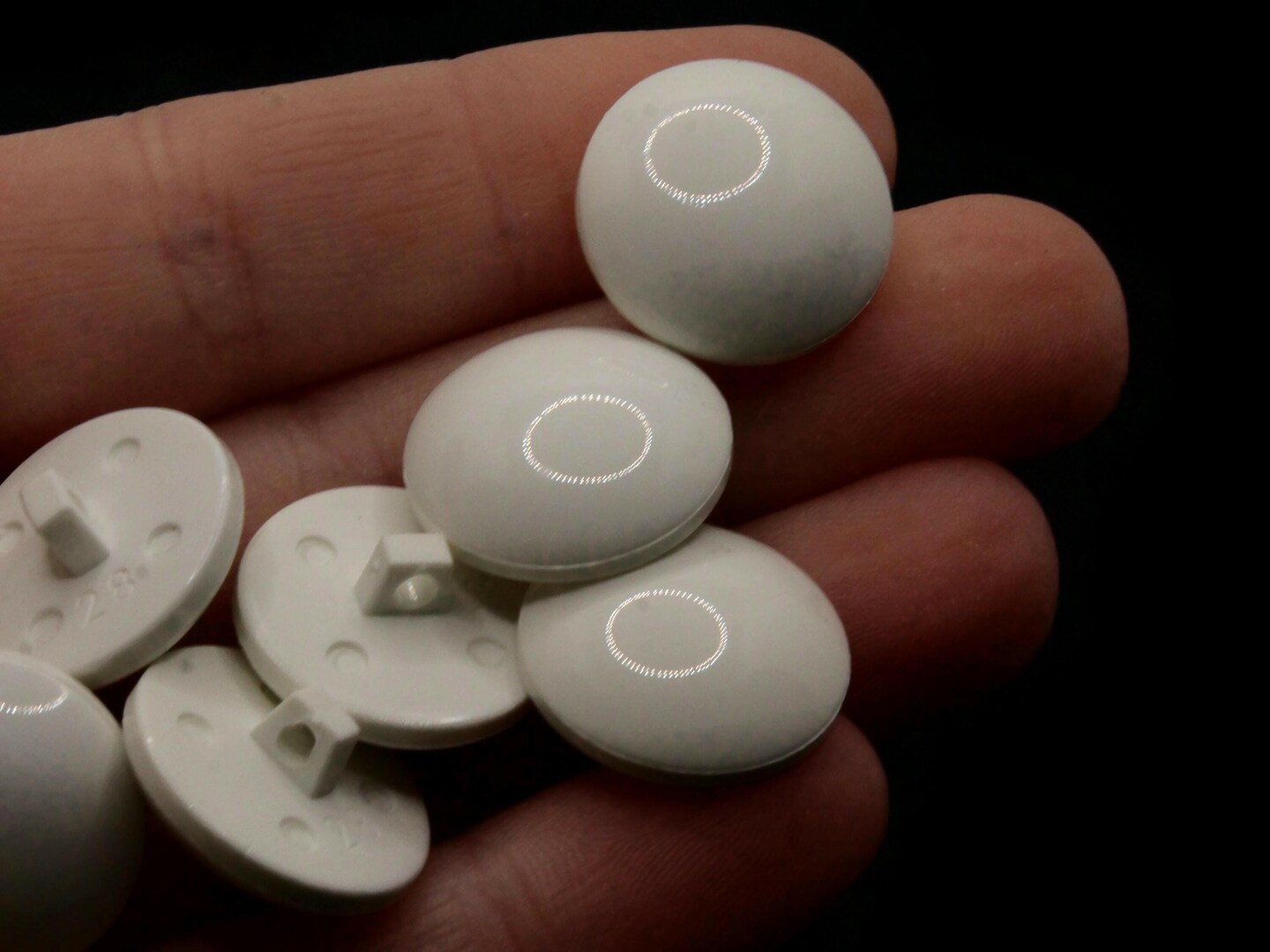 8 18mm Vintage White Plastic Shank Buttons