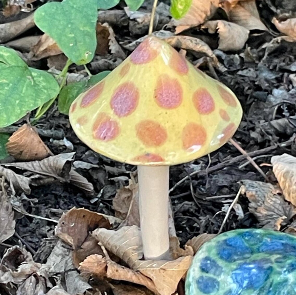 Spoontiques Mushroom Stepping Stone - Cottage Core Garden Decor For Yard & Patio