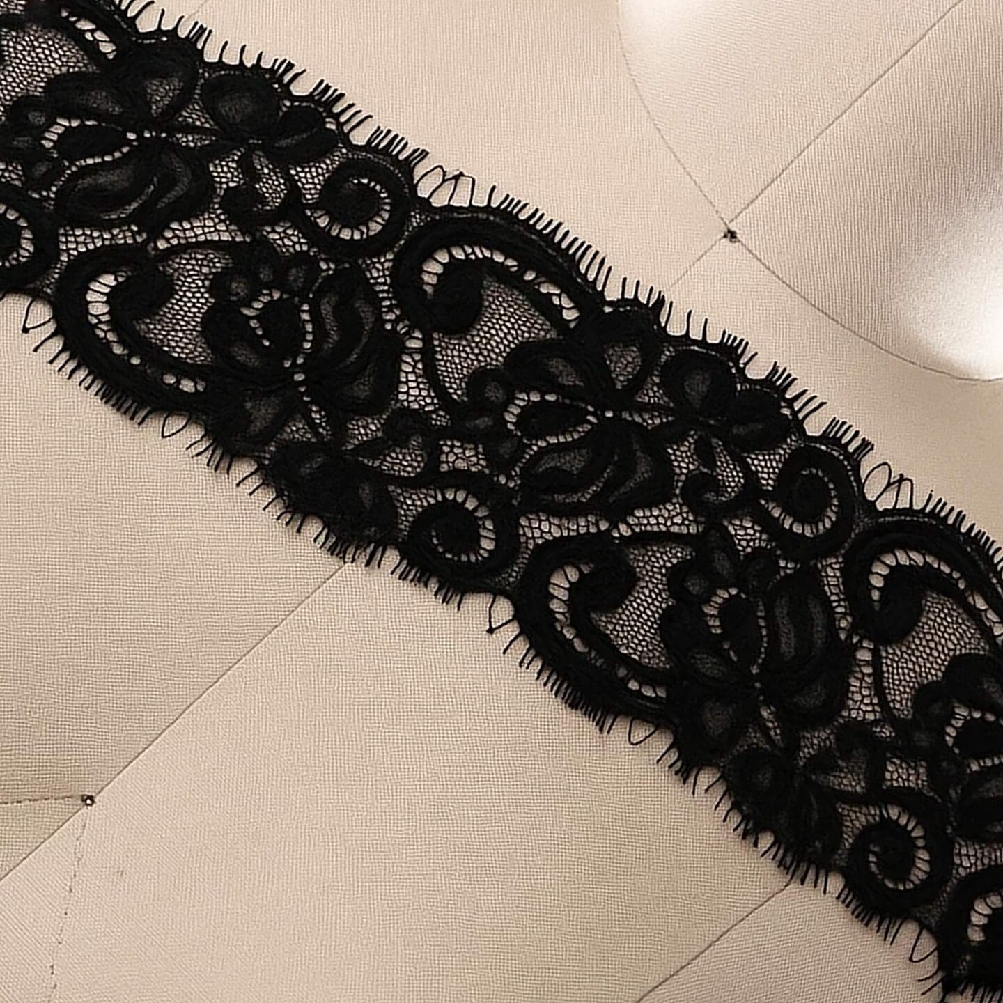 1 Yard Black Floral Chantilly French Lace Trim for Garter Belts