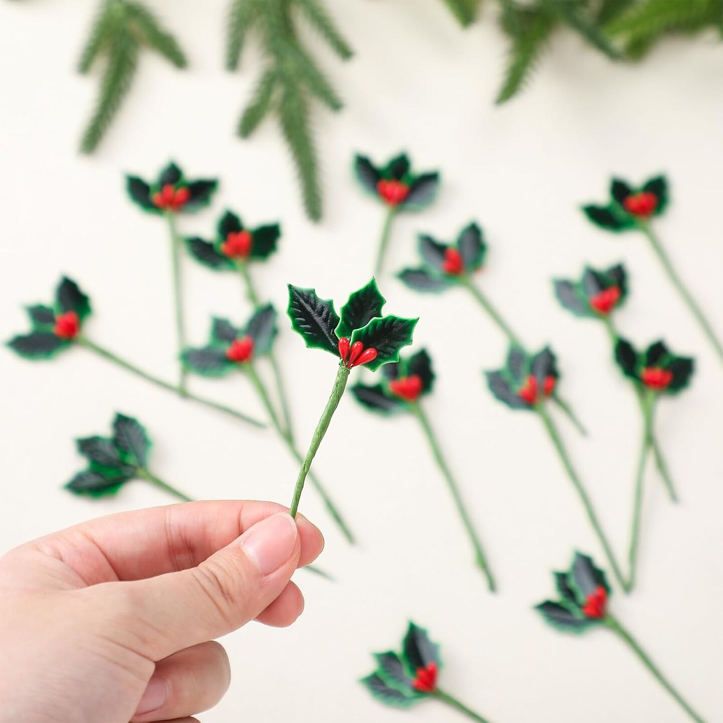 48 Pcs Lacquered Holly Picks (Green)