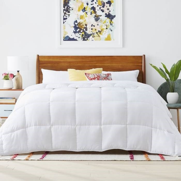 White Polyester King Size Comforter All Seasons Plush Machine Washable