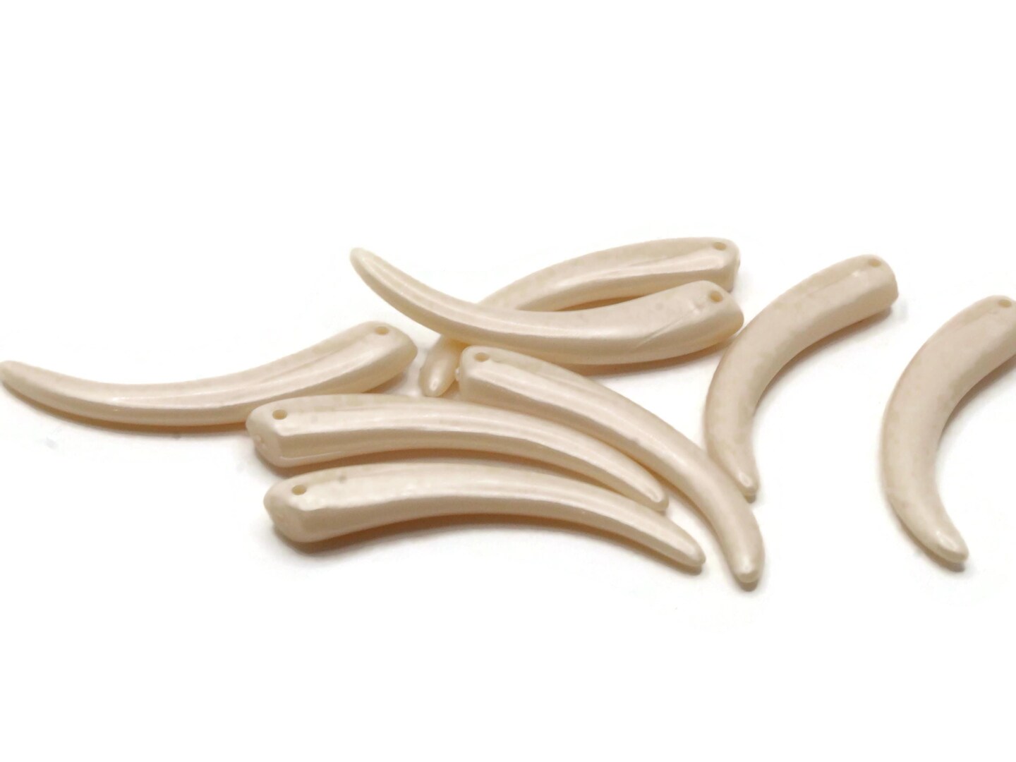 8 53mm Vintage Ivory Colored Pointy Tooth Beads Or Plastic Claw Beads