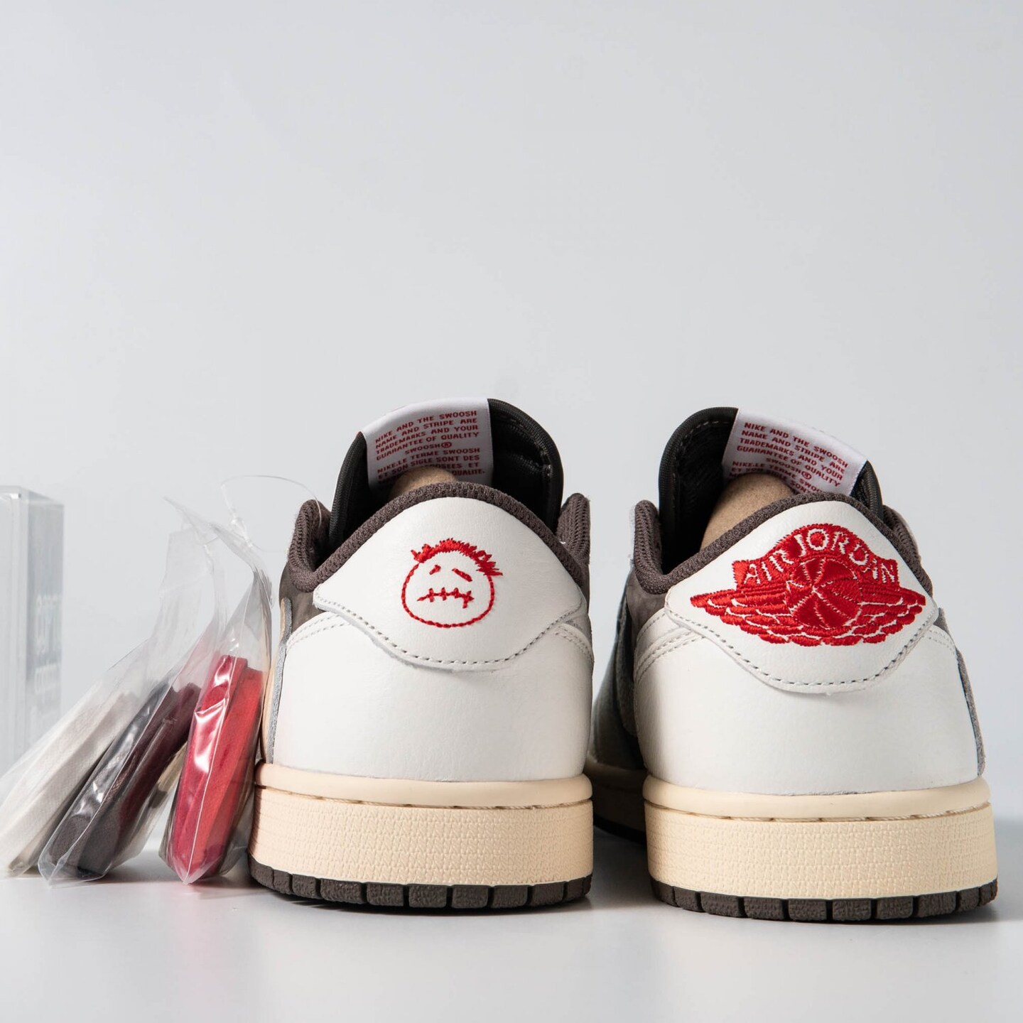 人気TOP 1 JORDAN 1 LOW TRAVIS SCOTT REVERSE OLIVE
