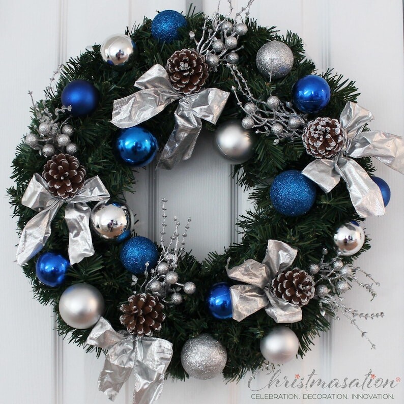 　Decorated Christmas Wreath Icy Blue Pre-Decorated Christmas Wreath with Pre-Lit Option