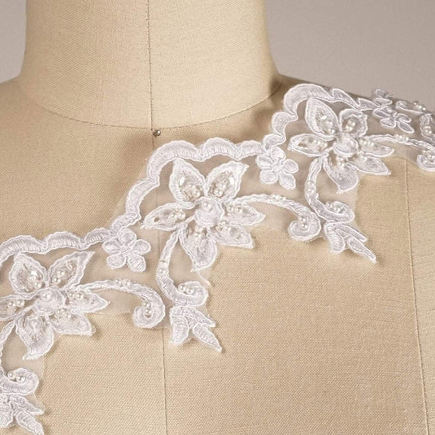 1 Yard Off White Hawaiian Flower Bridal Lace Trim Floral Design Wedding Accent