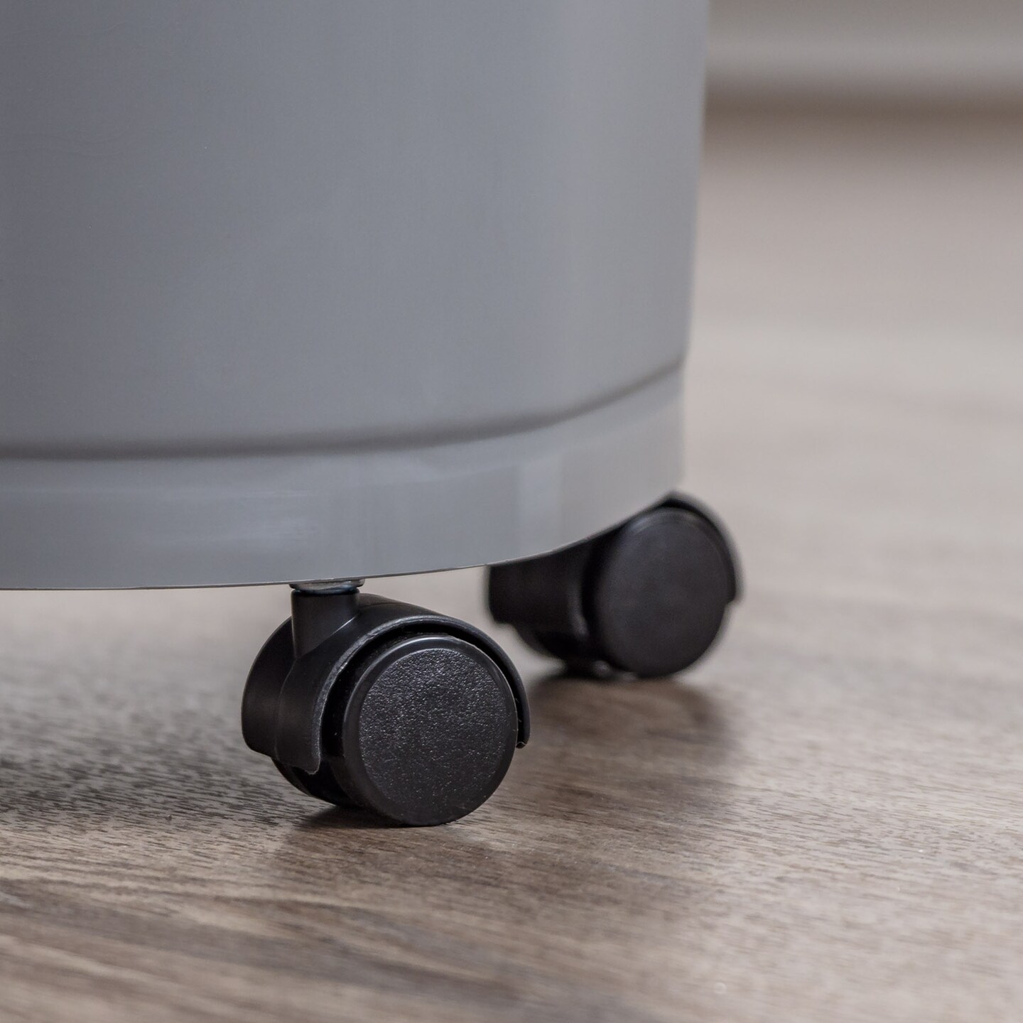 IRIS USA 25Lb/30Qt WeatherPro Airtight Pet Food Storage Container with Scoop and Casters