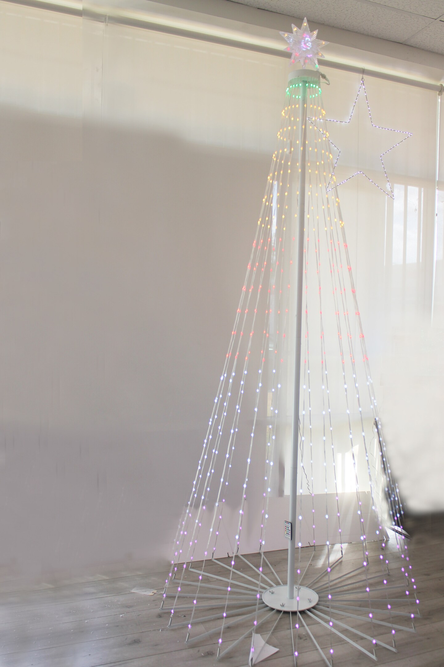 Perfect Holiday Decorative Outdoor Tree Light with RGB LEDs – Multiple Sizes & Features Available