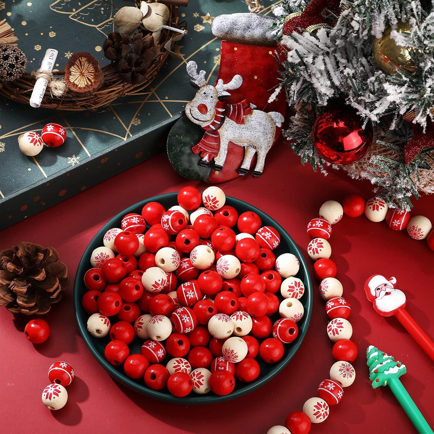 120 Pieces 0.6 Inch Wooden Bead Christmas Wood Beads Natural Wood Beads Craft Wood Round Beads with 65.6 Feet Twine for Xmas Valentine's Day Saint Patrick's Day Party Decor (Natural, Red)