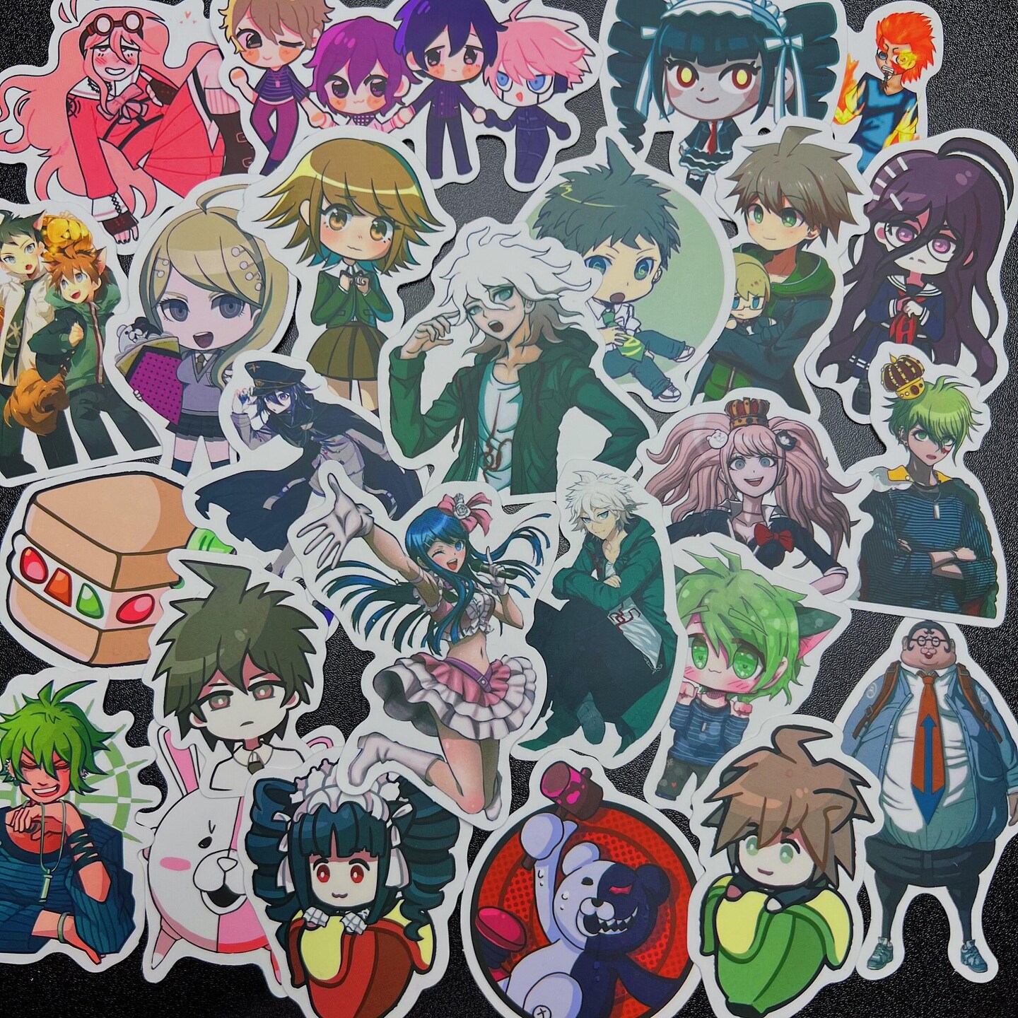 50 Autocollants Danganronpa - Vinyle Imperméable, Taille 2-8.5 Cm - Pour Ordinateur, Skateboard, Voiture, Déco