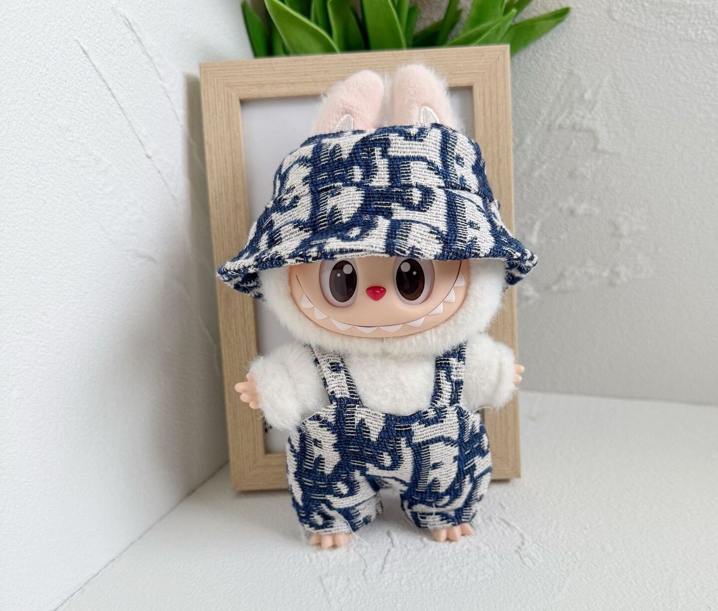 Prada の洋服/ 帽子付き Labubu Handcrafted PRADA Style Labubu