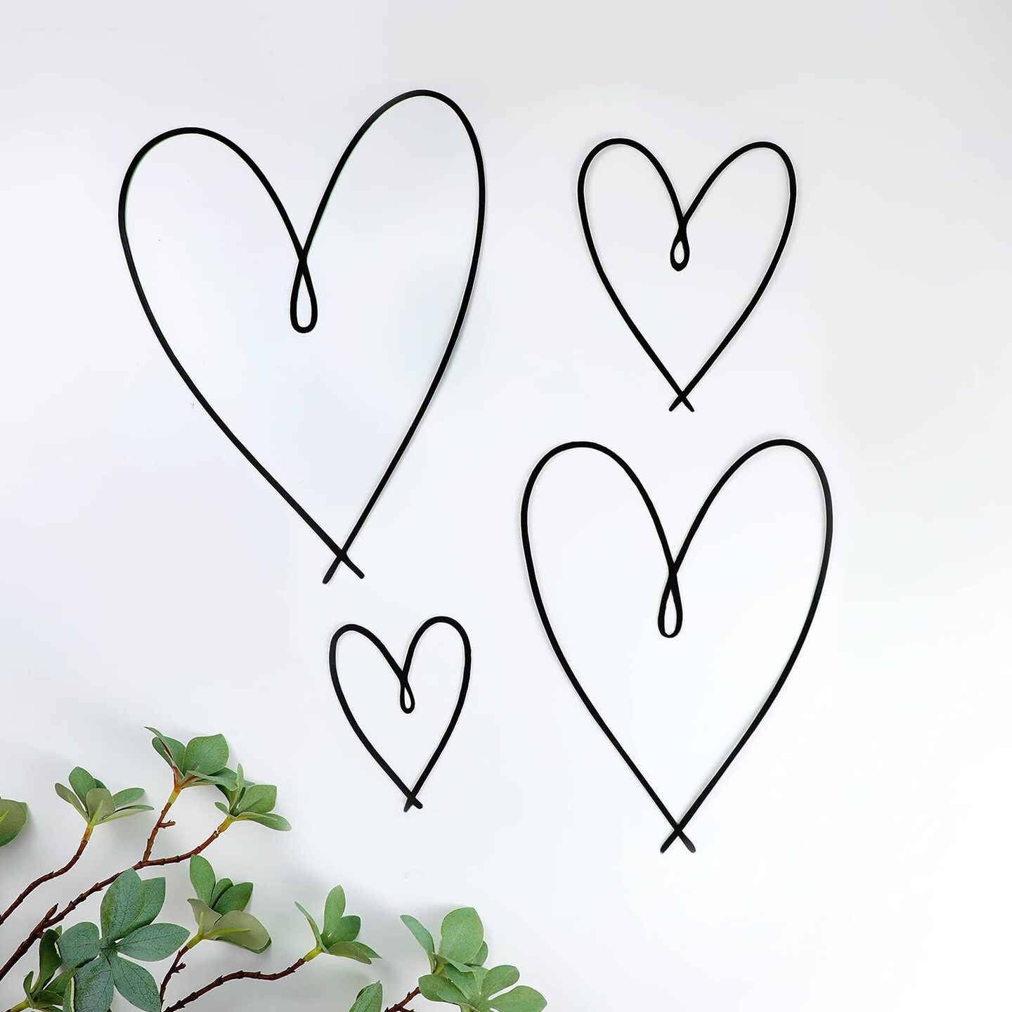 4 Pieces Metal Heart Wall Art D&#xE9;cor, Love Heart Wall Decoration Sign Metal Wall Ornaments for Valentine&#x27;s Day Bedroom Living Room Decoration (Black)