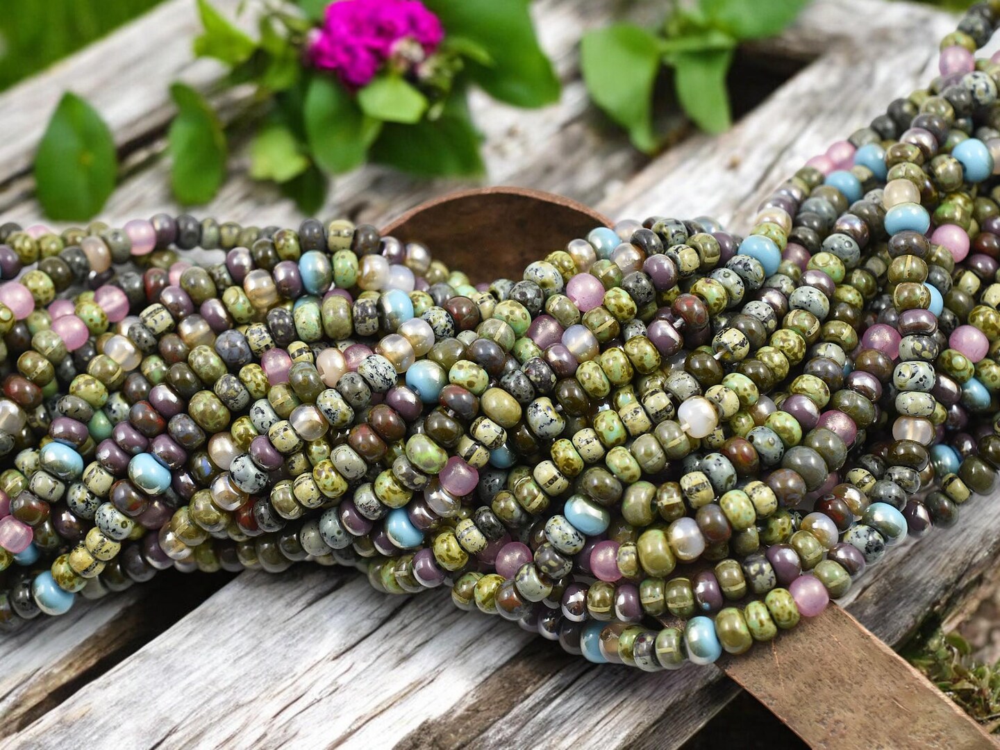 6/0 Aged Jupiter Striped Picasso Mix Seed Beads (18&#x22; Strand)