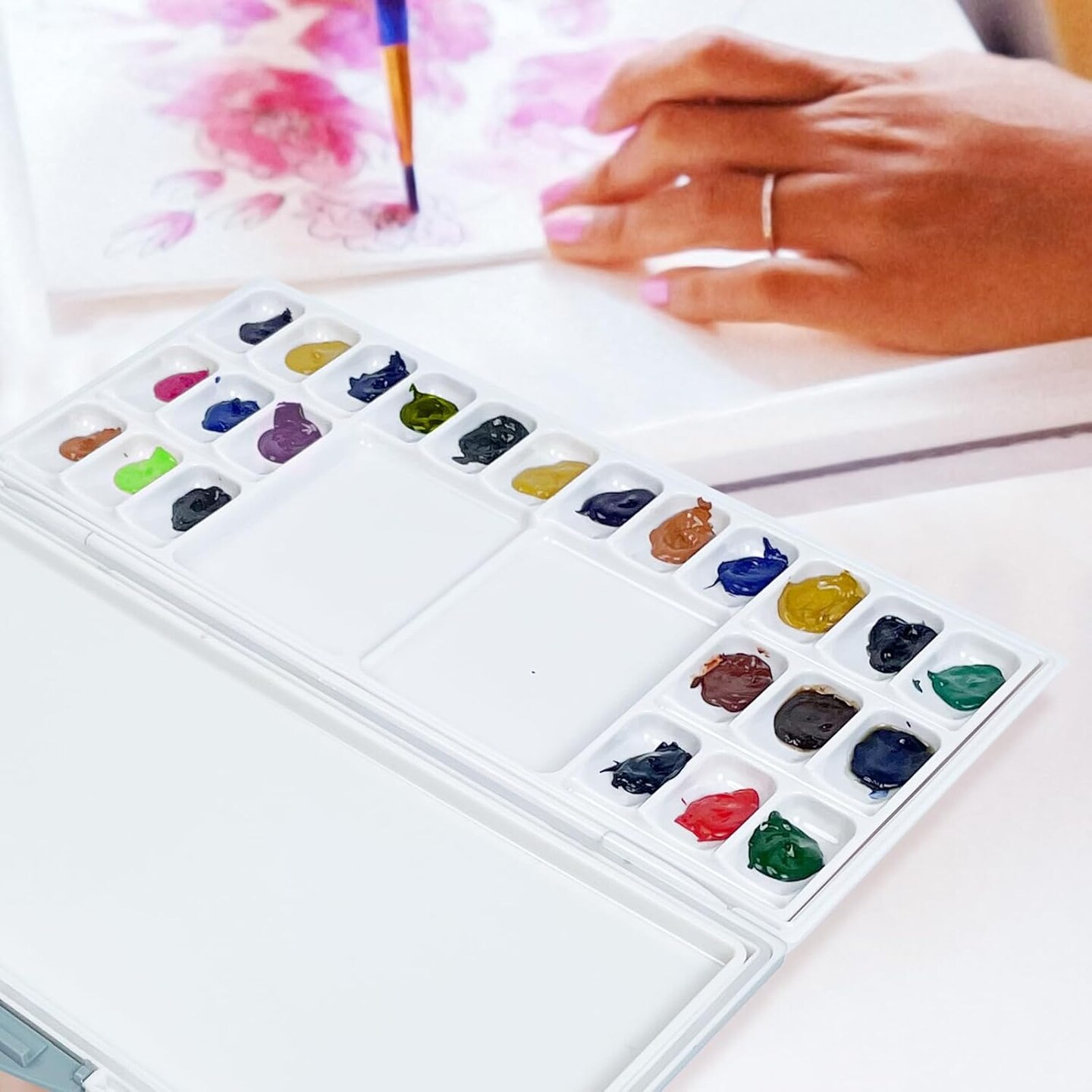 Airtight Leak-Proof Watercolor Palette, 24 Slightly Sloping Wells-3 Mixing Areas