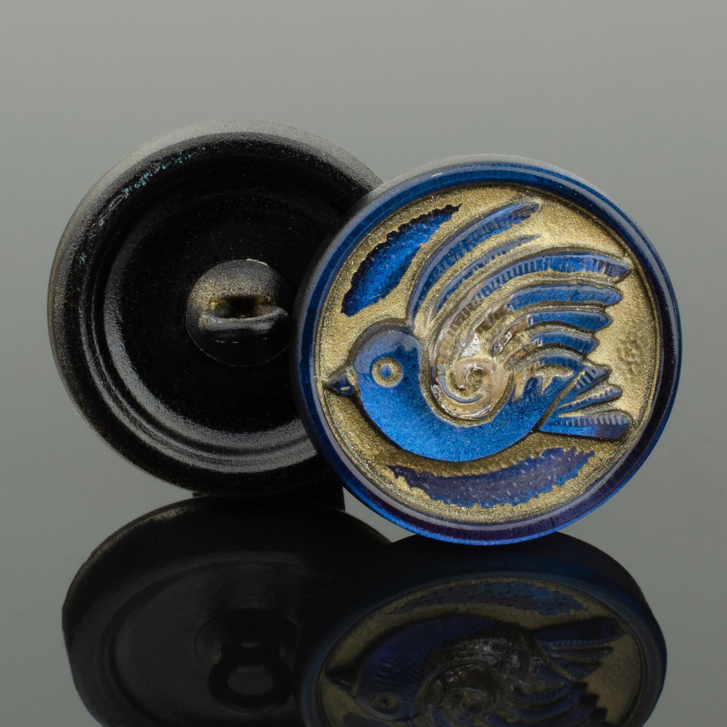 18mm Round Bird Design Button - Midnight Blue Antiqued -- Czech Glass Buttons