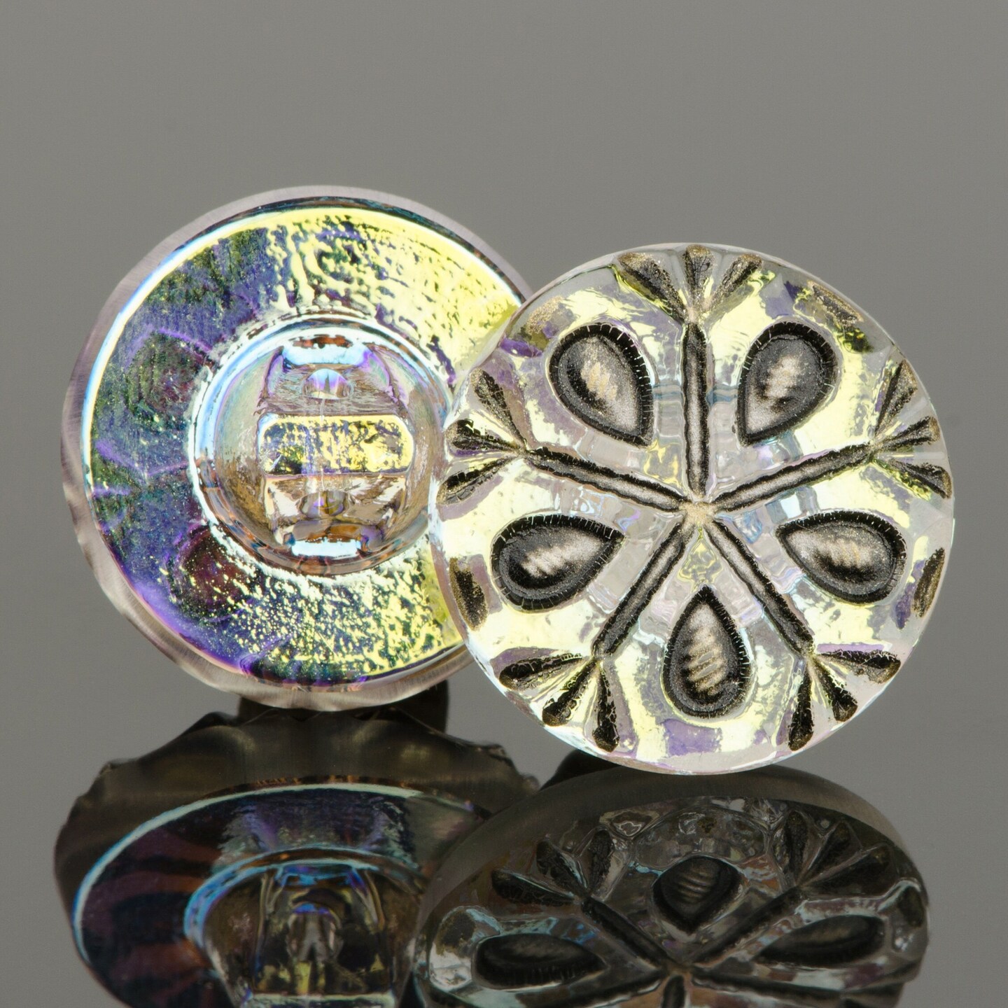 18mm Round Snowflake Tablecut Button - Golden AB with Anitque Finish -- Czech Glass Buttons