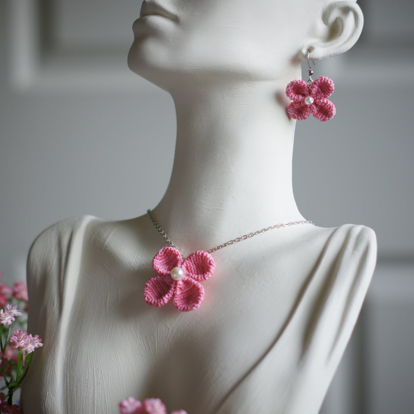 Pink Crochet Flower Jewelry Set: 3D Floral Necklace and Earrings