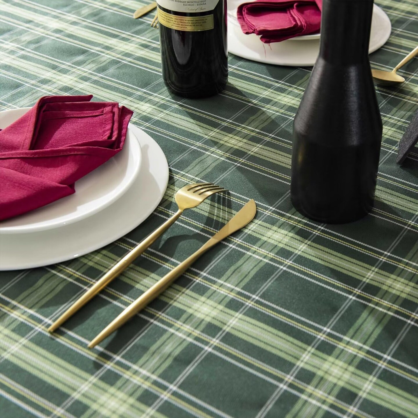 St. Patrick's Day Rectangle Table Cloth 60x84 inch - Decoration Holiday Tablecloth - Reusable Wipable Waterproof Fabric Table Linen Cover for Kitchen, Indoor and Outdoor