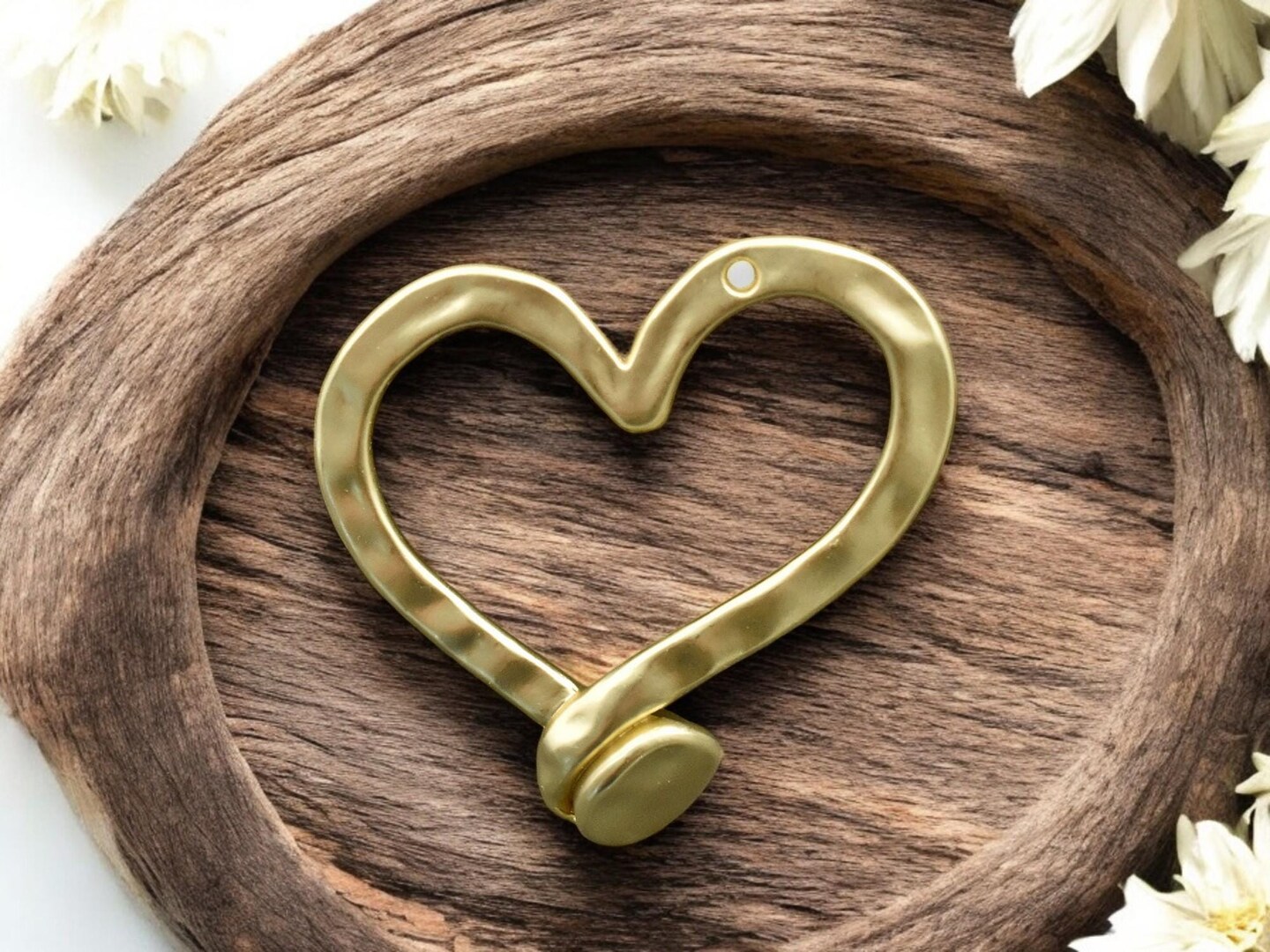 49x48mm Matte Gold Hammered Heart Pendant