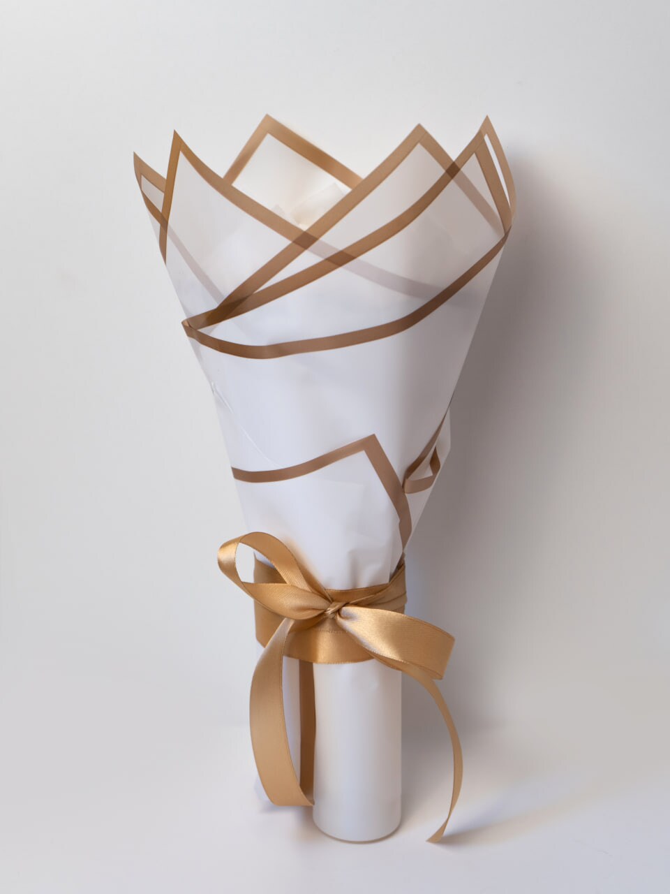 Delicate Edible White Bouquet With Chocolates Ferrero Rocher product 3