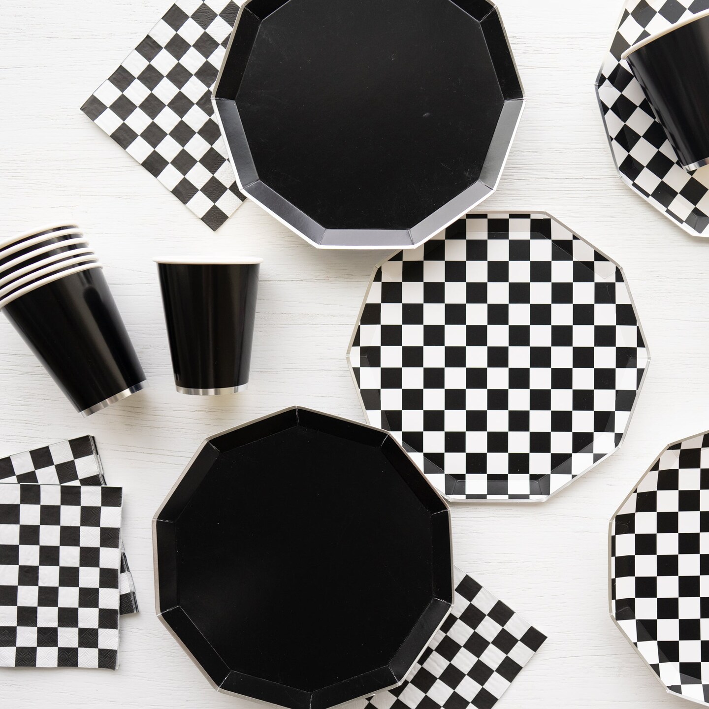 BLACK &#x26; WHITE SIGNATURE LARGE CHECKER PLATES