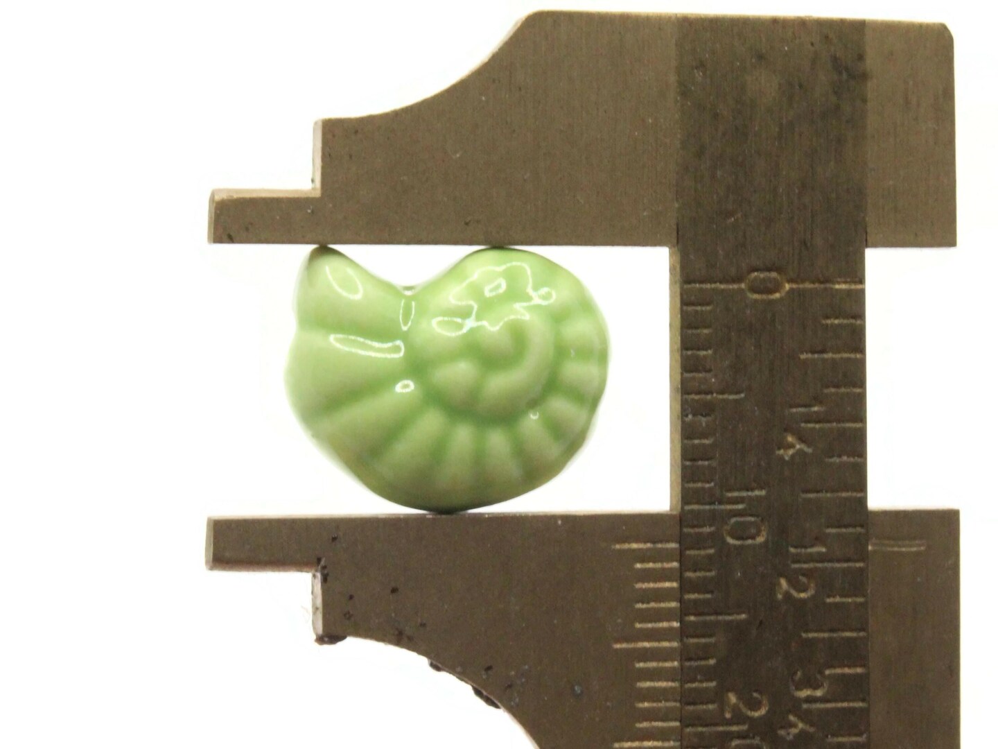 4 14mm Green Porcelain Spiral Seashell Beads