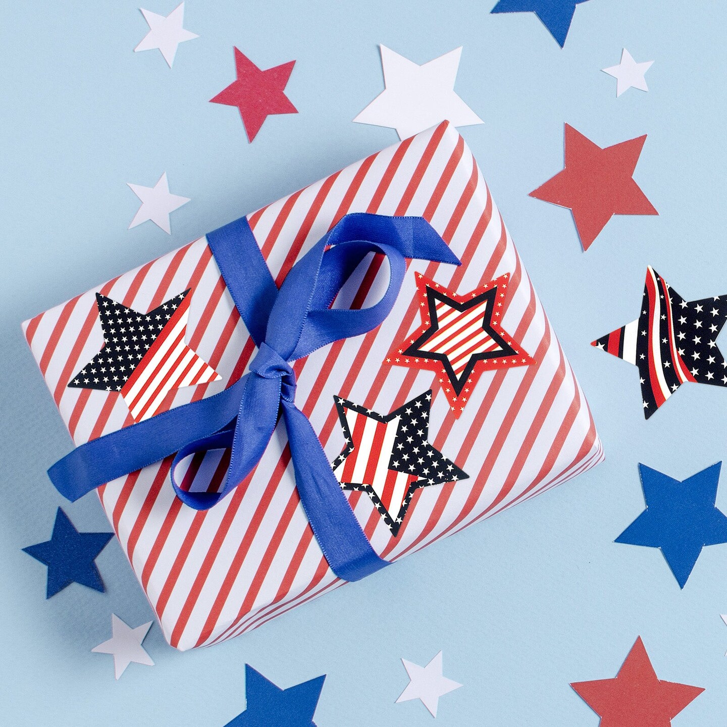 Wrapables 1.5 inch Patriotic Stars, American Flag, 4th of July, Independence Day, Memorial Day Sticker Roll, Sealing Stickers and Labels for Boxes, Envelopes, Bags, Packages (500pcs)