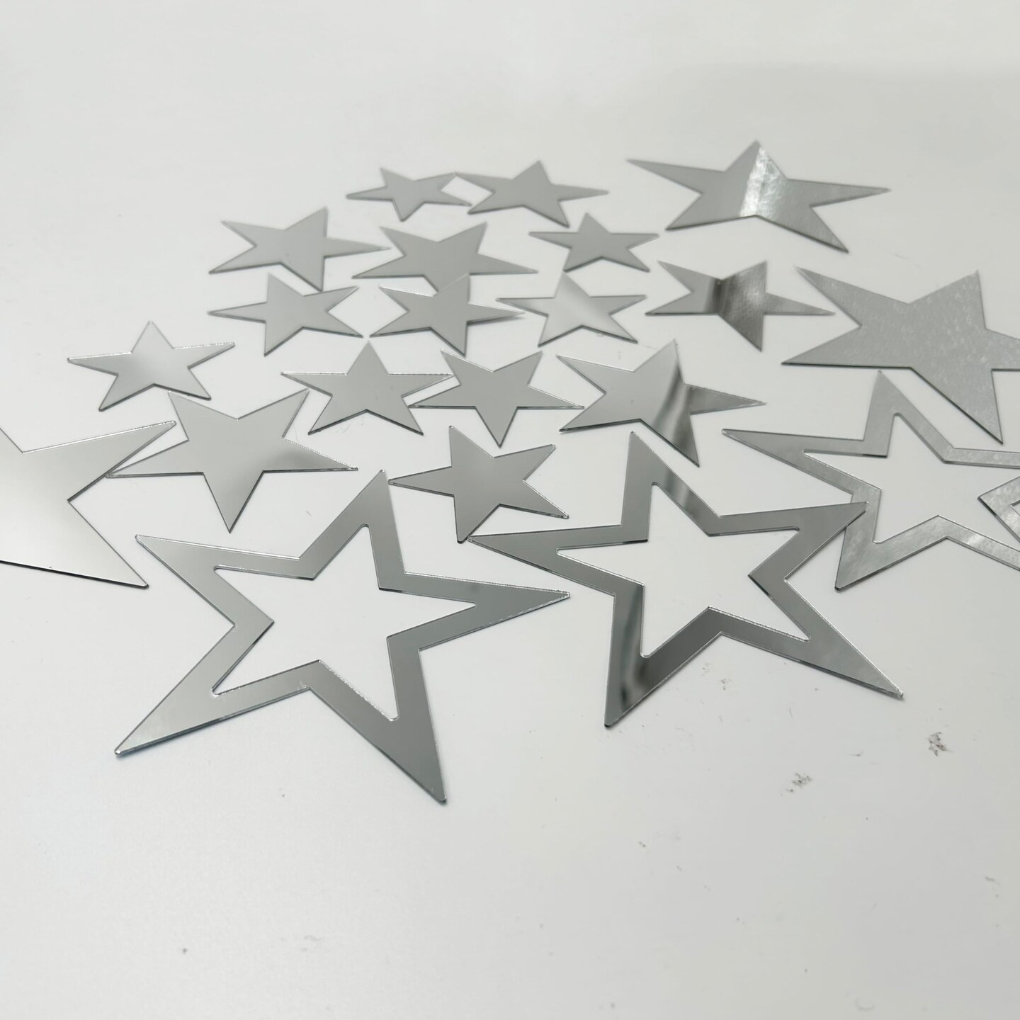 26pcs Stars Acrylic Mirror Wall Stickers 4Sizes Stars Stickers with Adhesive Art Decal 3D Wall Decorations for Baby Kids Bedroom Home DIY Decor (Silver Stars)
