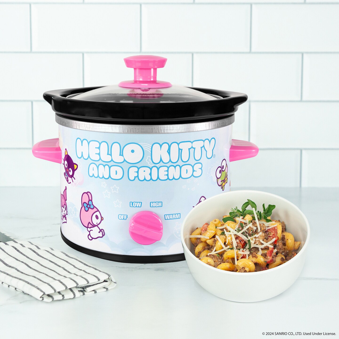 Uncanny Brands Hello Kitty and Friends 2-Qt Slow Cooker