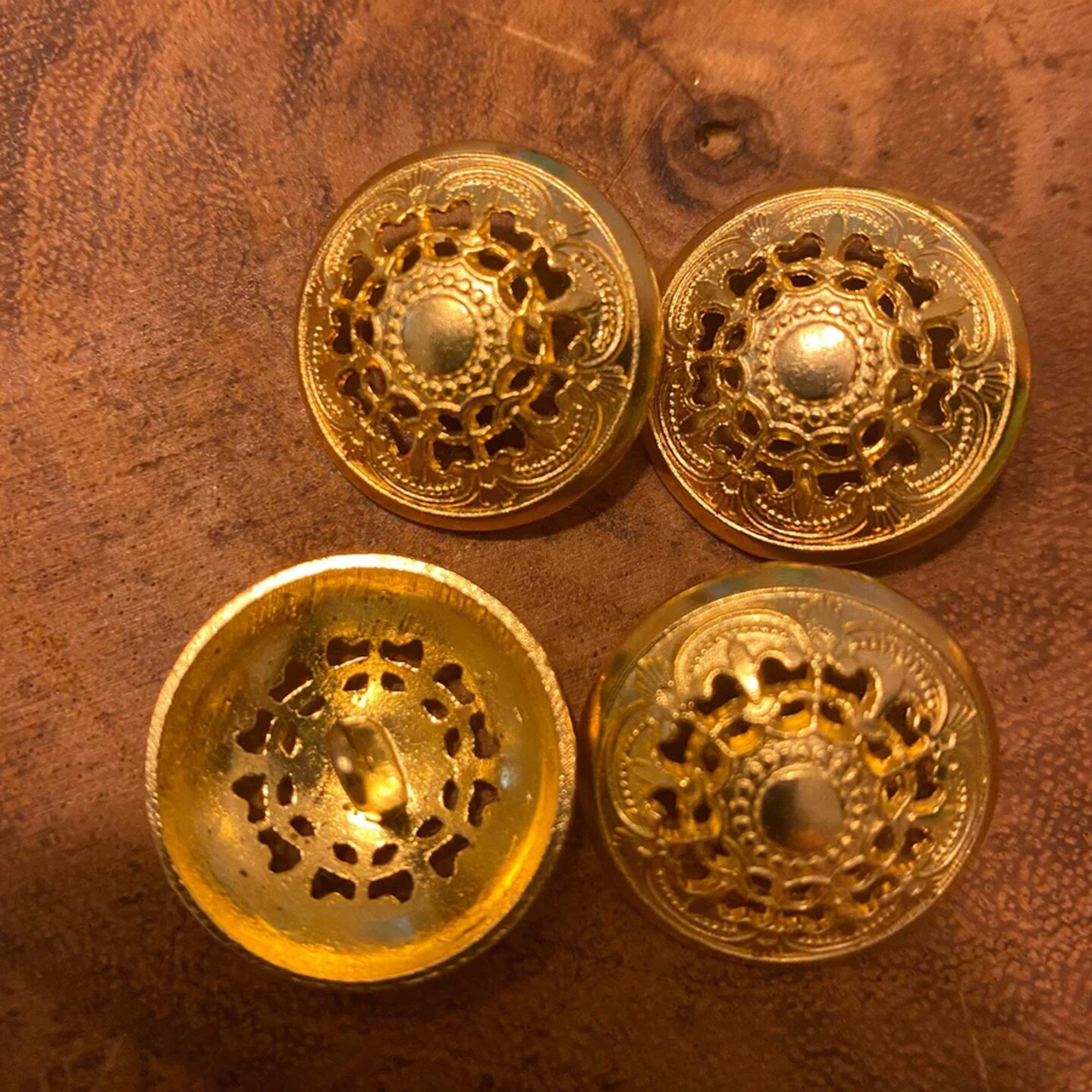 4 Pieces Antique Gold Shank Metal Buttons Size 1 Inch