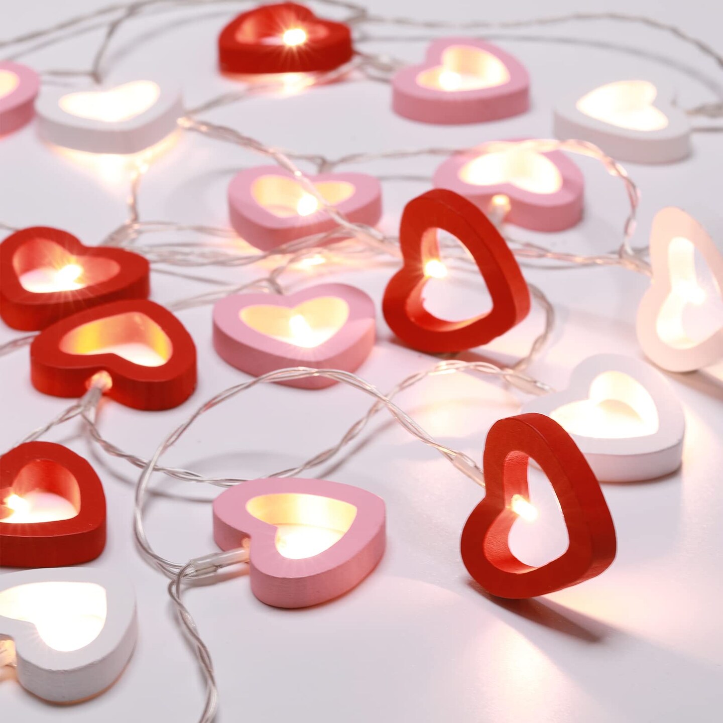 Valentine's Day Wooden Heart String Lights LED Fairy Hanging Love Lights Lamp Battery Operated Valentine's Day Decoration for Bedroom Festival Birthday Wedding(Red White Pink,20 Lights)