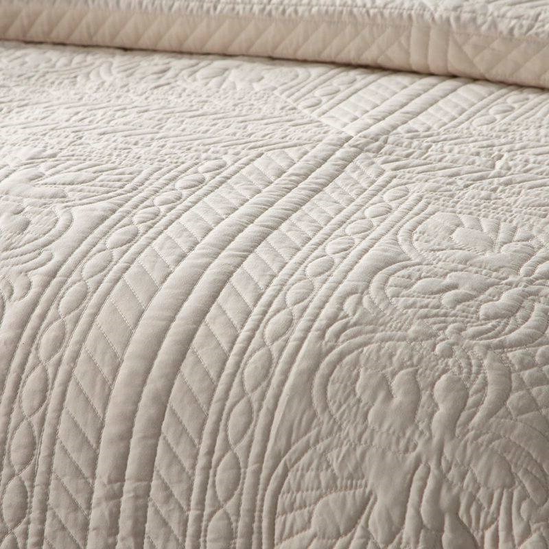 3 Piece Reversible Scalloped Edges Microfiber Quilt Set in Blush