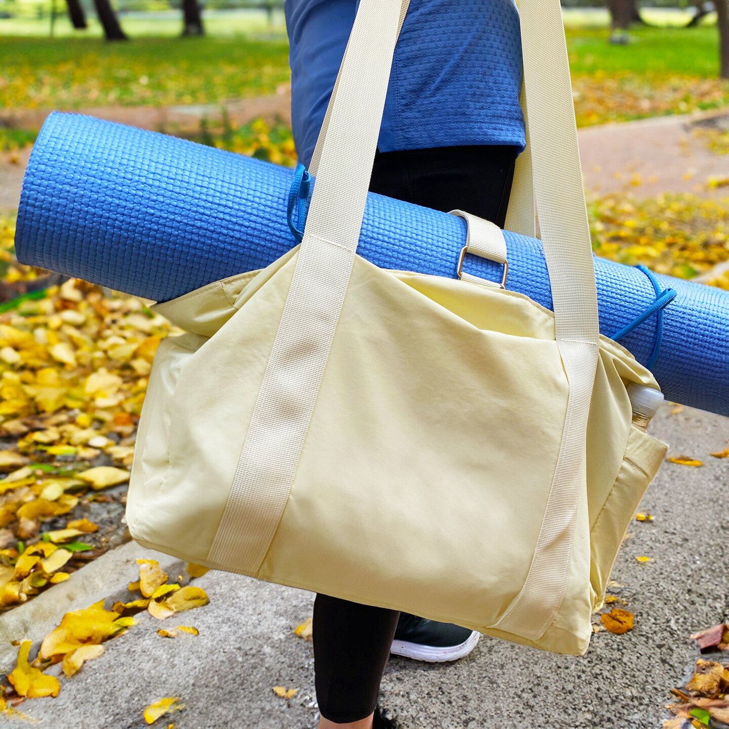 Wrapables Sporty Yoga Tote Bag, Gym, Work, Overnight and Travel Bag, Cream