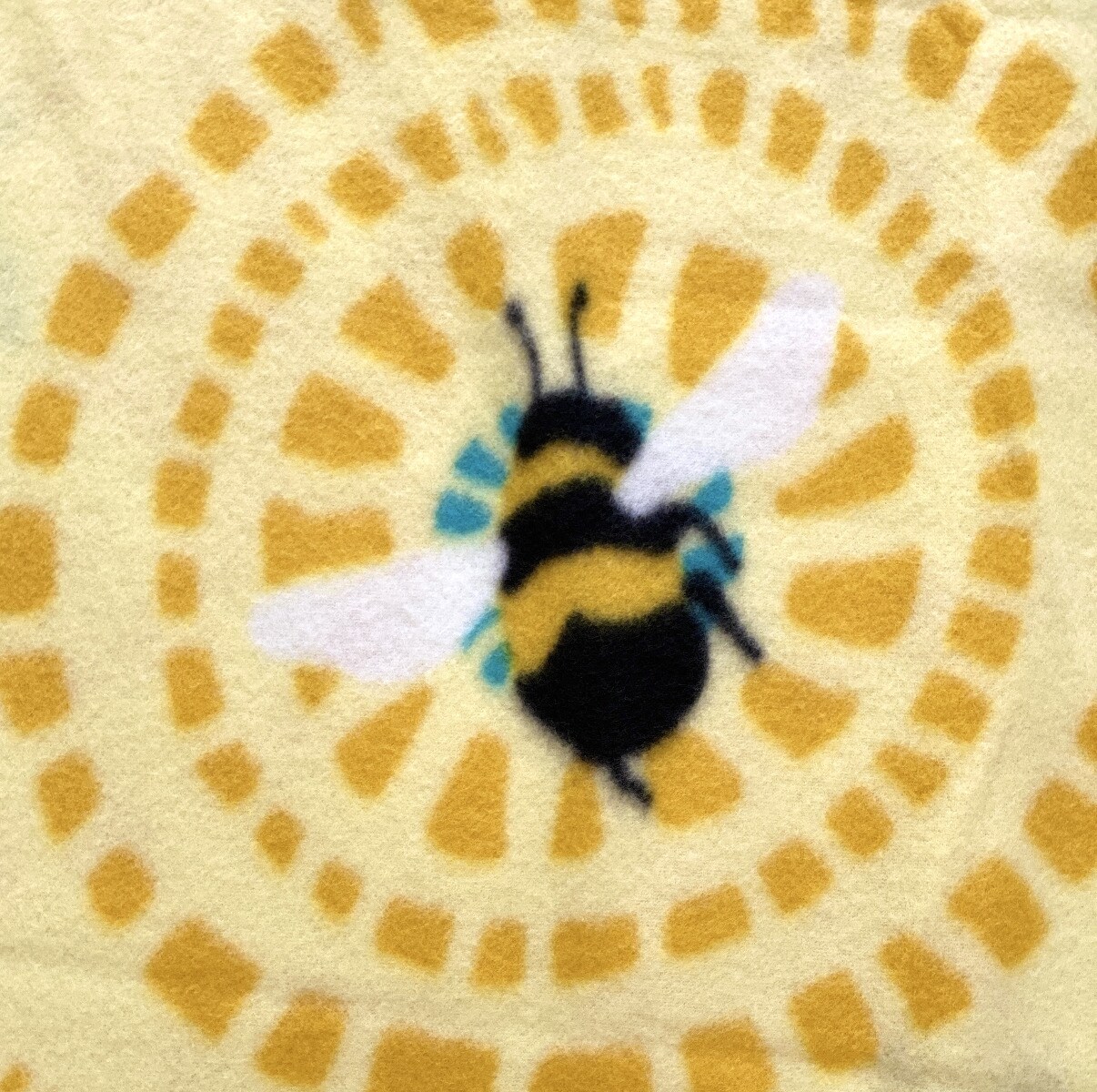 Circles of Bees Anti-Pill Premium No-Sew Throw Fleece Fabric Kit (72x60)