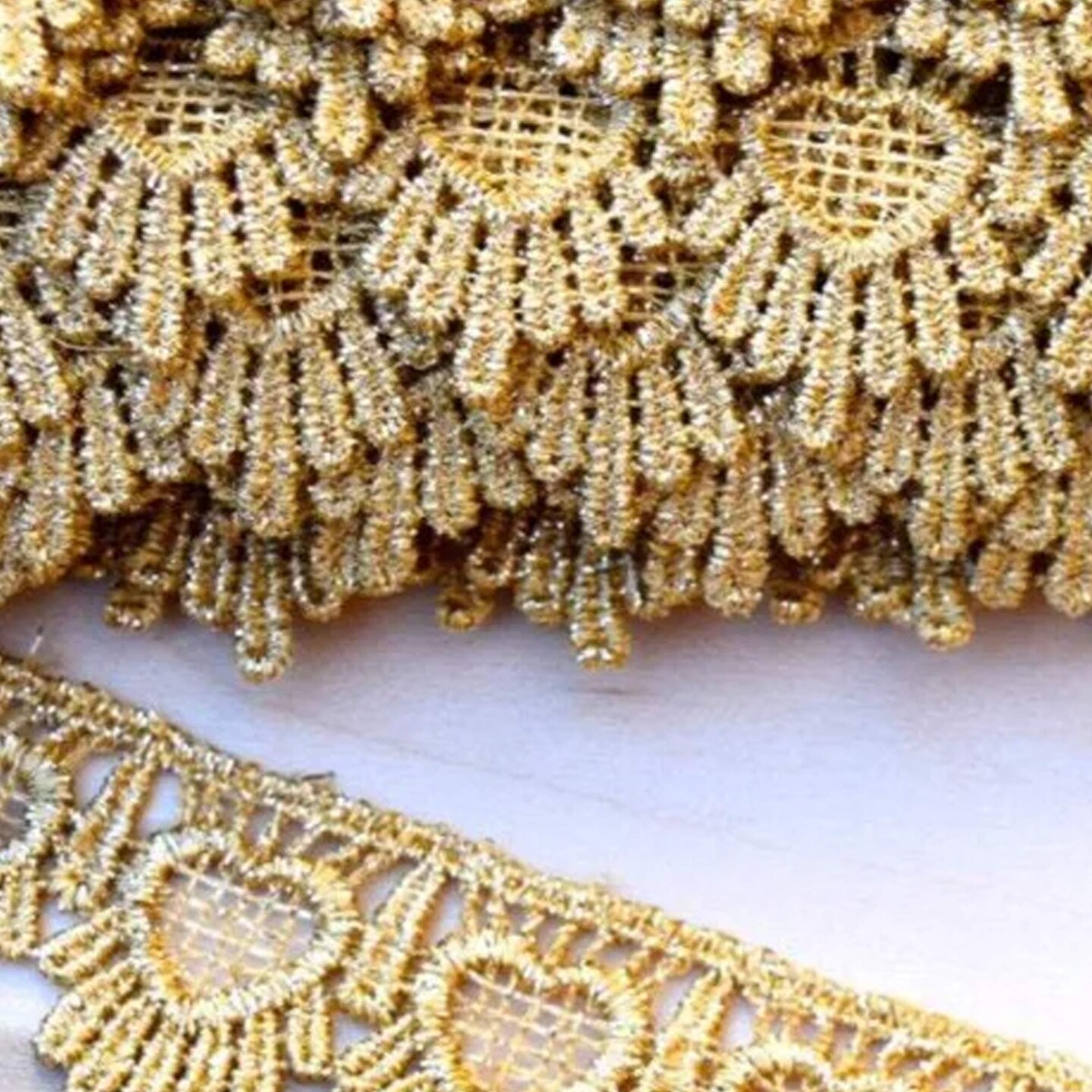 1 Yard 1.5 Inch Wide Metallic Gold Narrow Heart Shape Venice Lace Trim