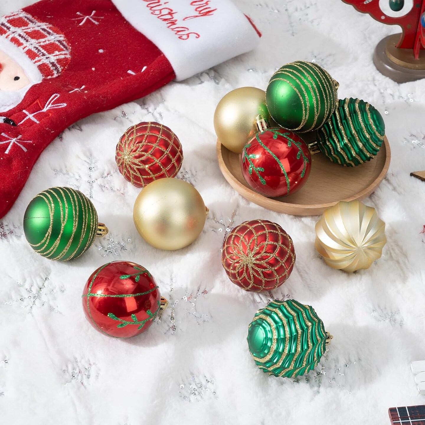 100Pcs Christmas Ball Ornaments Set (Gold &#x26; Red &#x26; Green)