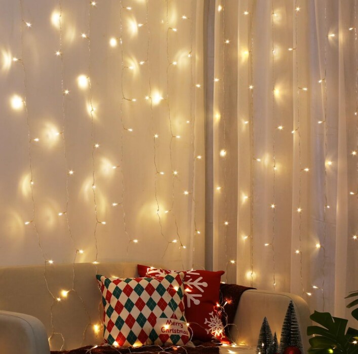 Stunning 300 LED 12 Strand Twinkling Curtain Light with Remote Control For Christmas