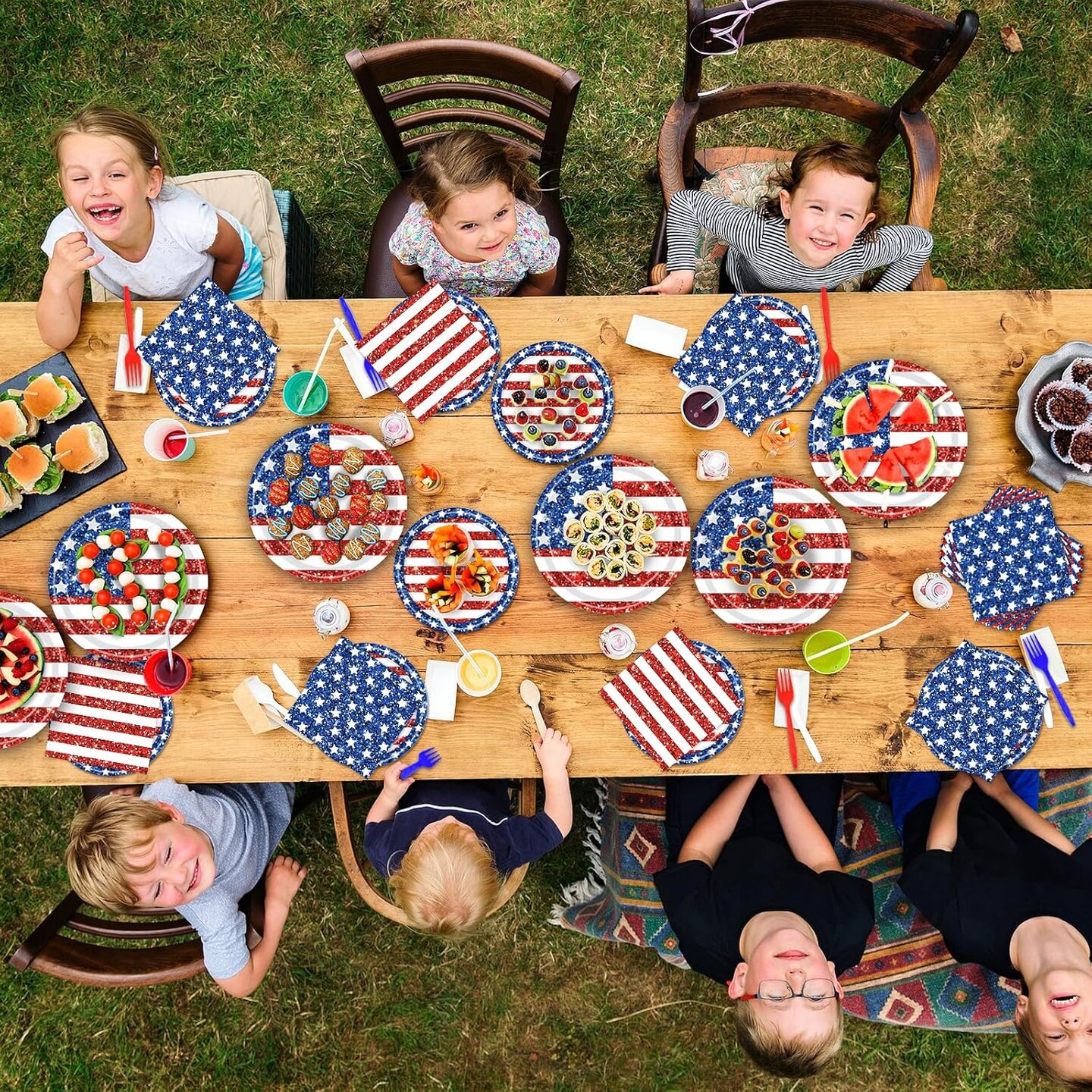 100PCS Glitter Patriotic Tableware Set for 25 Guests – American Flag Disposable Dinnerware with Plates, Napkins & Forks for 4th of July, Memorial Day & Veterans Day BBQ