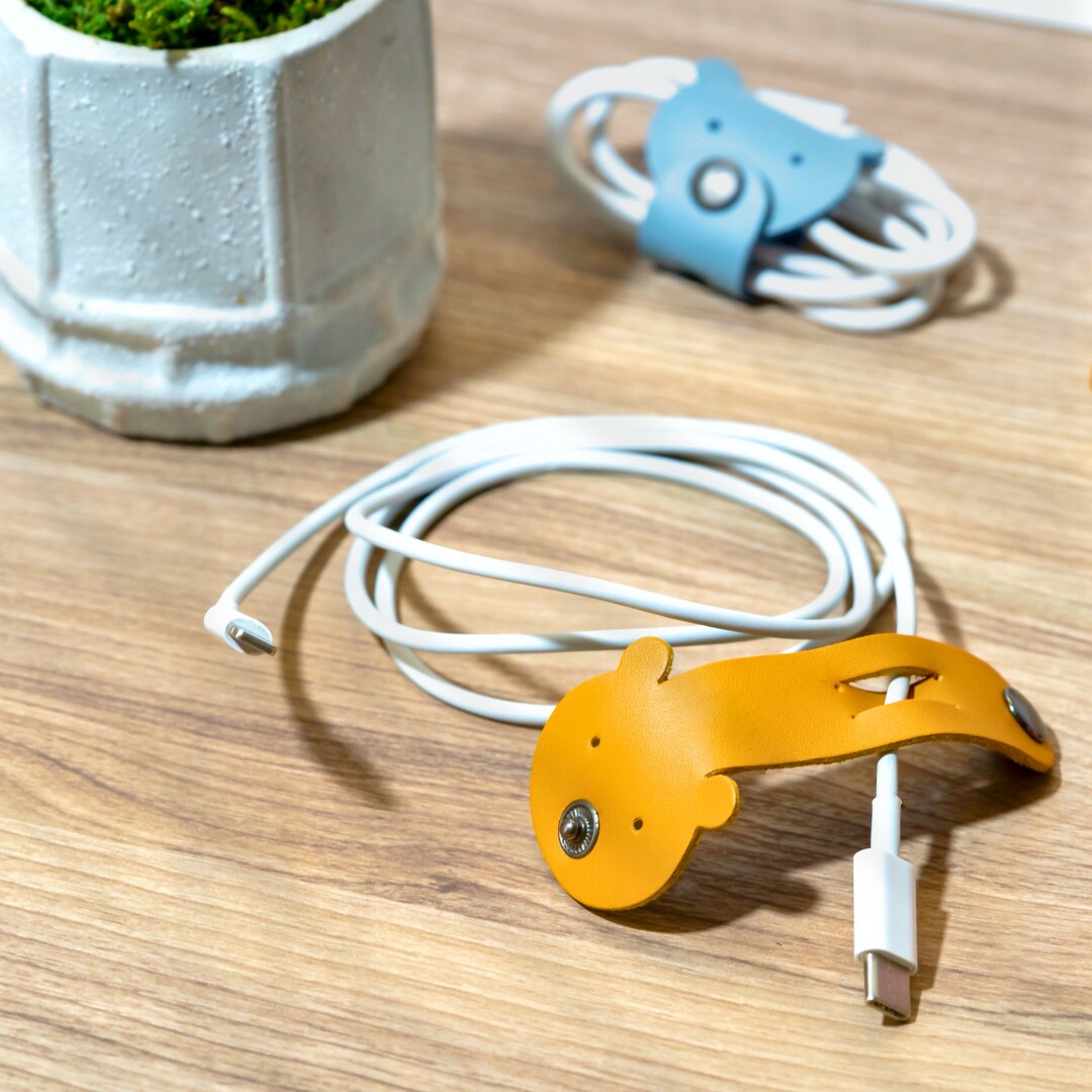 Stylish organization: leather cable organizer made of vachetta leather