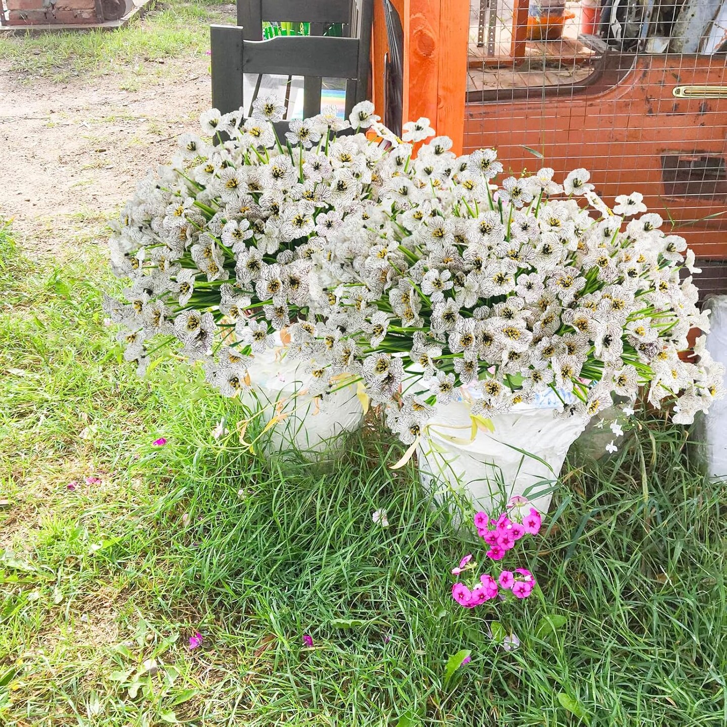 16 Bundles Outdoor Artificial Flowers UV Resistant Fake Flowers No Fade Faux Plastic Plants for Garden Porch Window Box Home Outside Hanging Planter Spring Summer D&#xE9;cor (White)