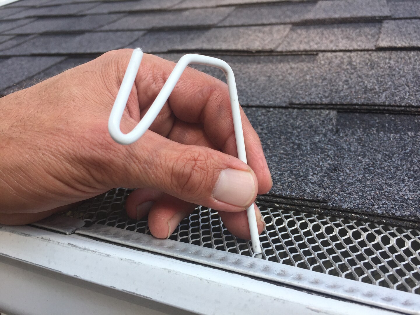 50 ct White Christmas Hook: Christmas Light Hanger for Gutters with Mesh Leaf Gutter Guards