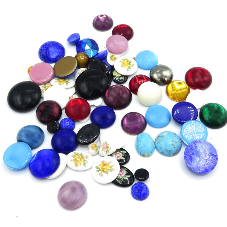 Mix of Glass and Plastic Cabochons (CB502) (8x)